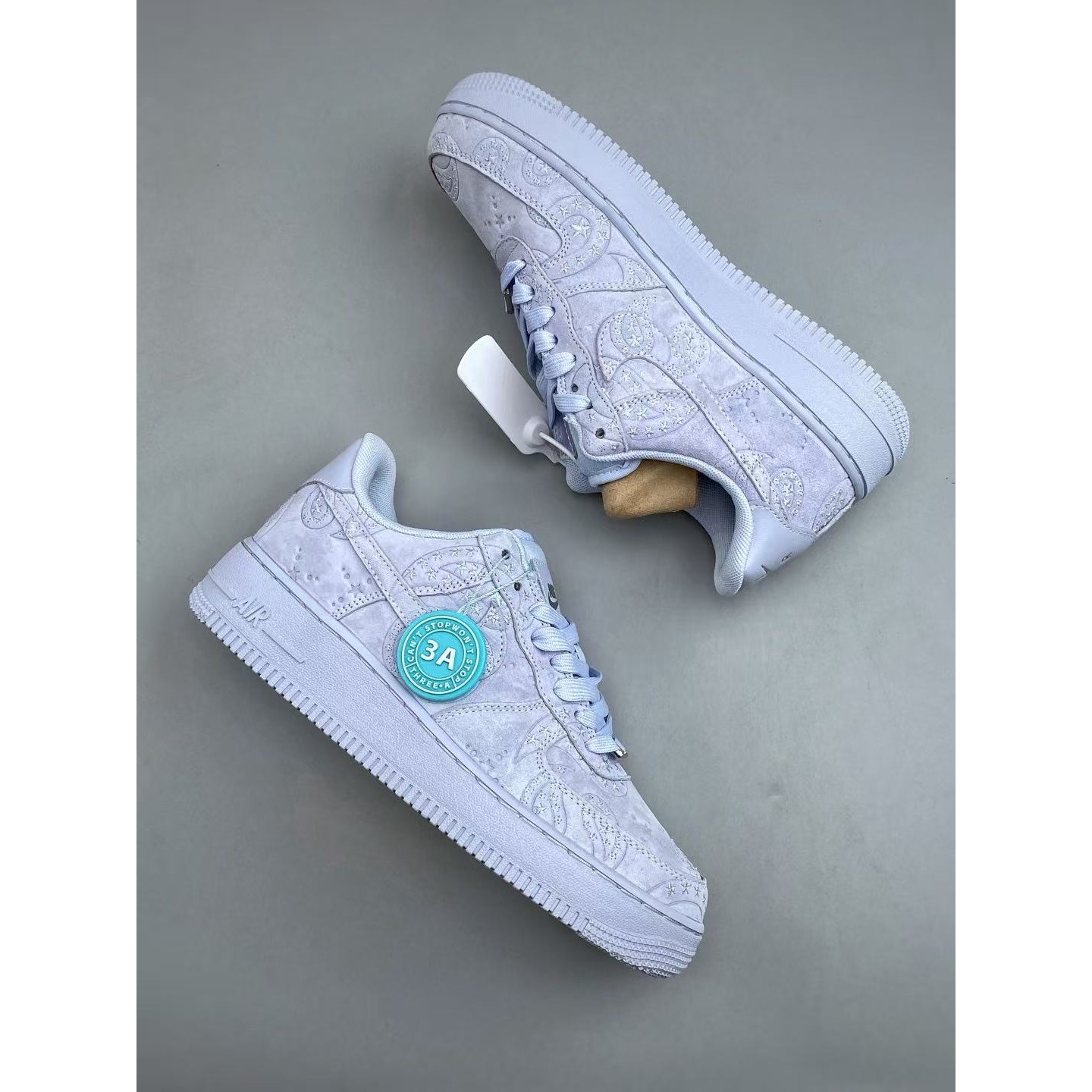 <p>NIKE AIR FORCE 1 '07 LV8 (白)</p>
