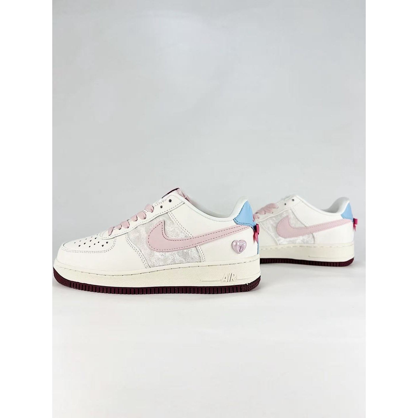 <p>Nike Air Force1 07 low&nbsp; (粉)</p>