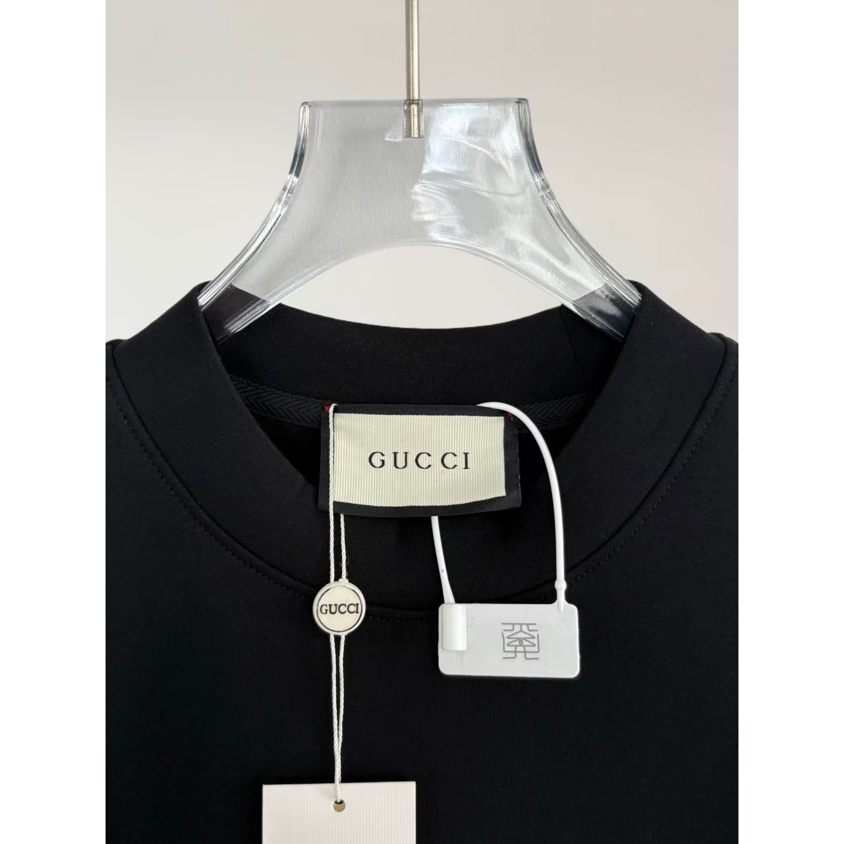 <p>GUCCI 刺绣短袖T恤(黑)</p>
