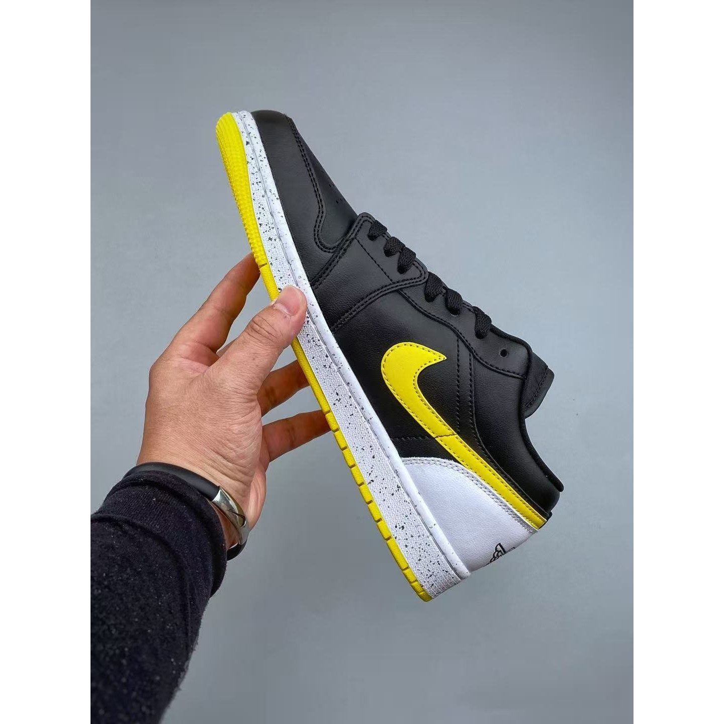 <p>Nike AIR JORDAN 1LOW G &nbsp;AJ1 乔1 低帮文化休闲板鞋(黑)</p>