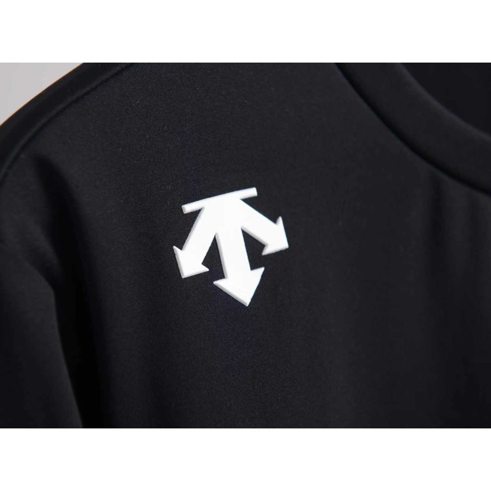 <p>DESCENTE 1659字母打底衫</p>