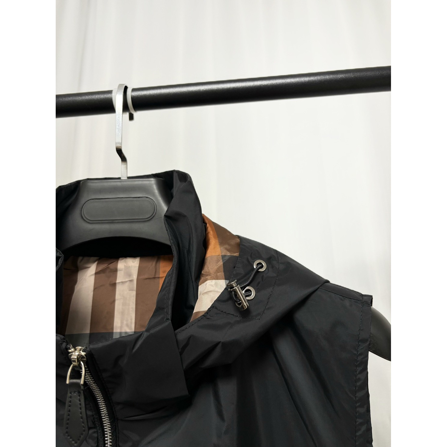 <p>Burberry 连帽马甲外套</p>