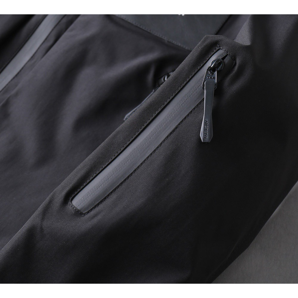 <p>Arc'teryx 新款男士夹克外套</p>