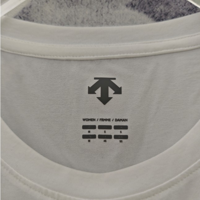 <p>DESCENTE 經典款短袖T恤(白)</p>
