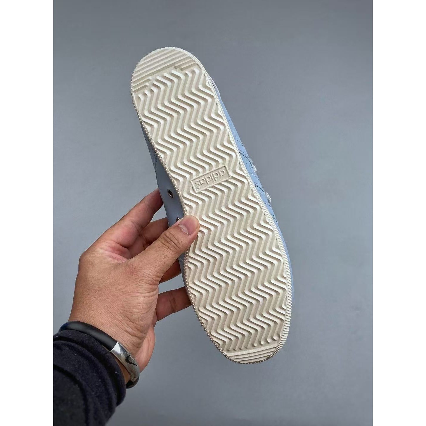 <p>Adidas 玛丽珍鞋(藍)</p>