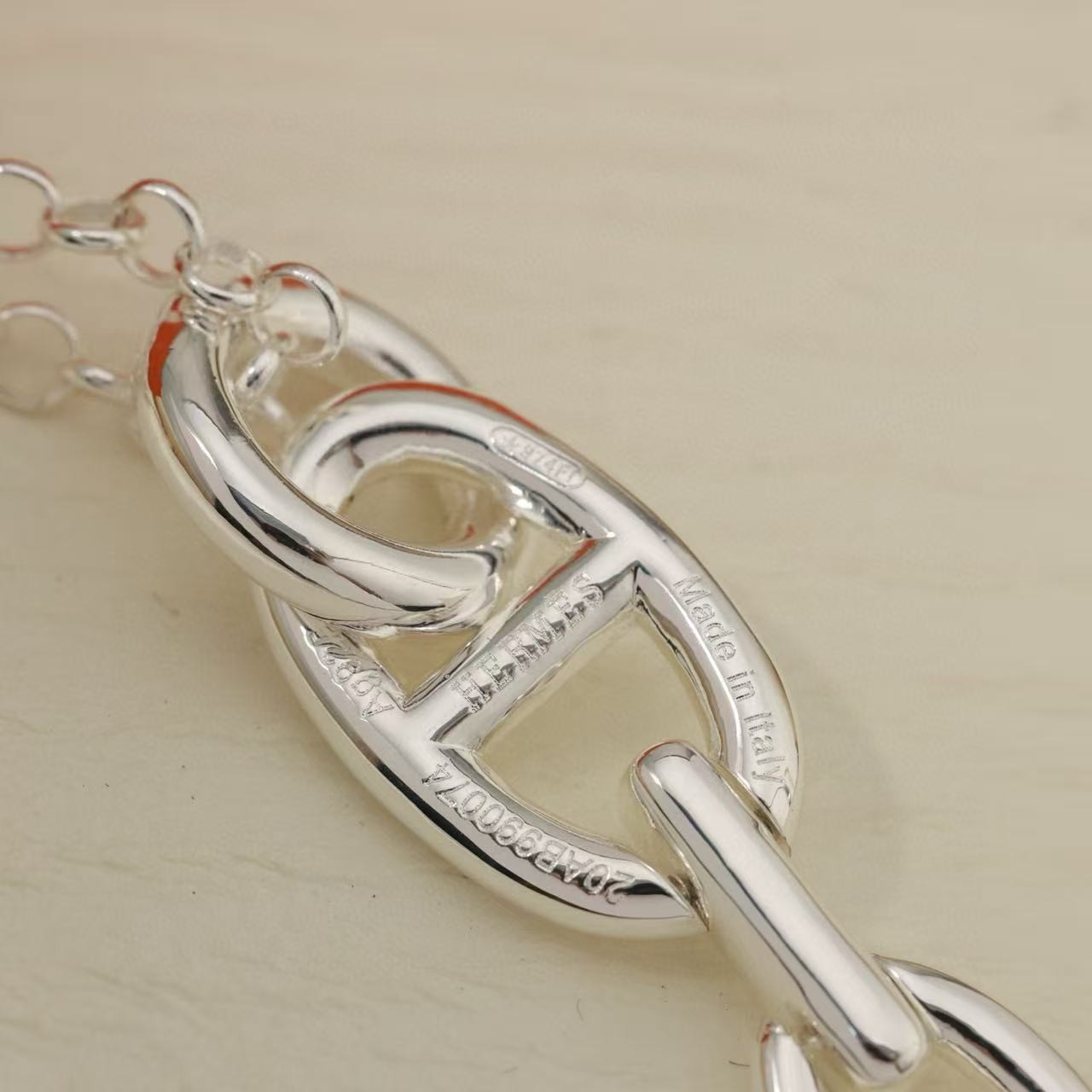 <p>HERMES&nbsp; Farandole光金猪鼻子项链</p>