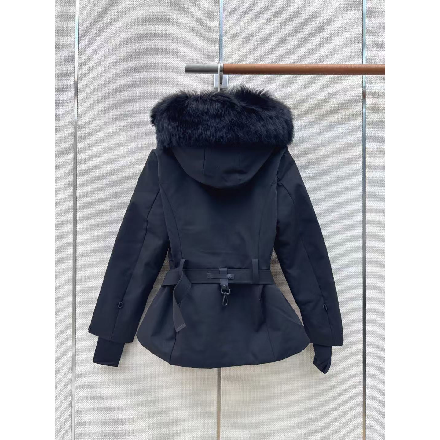 <p>MONCLER 经典Celac短款收腰羽绒滑雪服(藏青)</p>