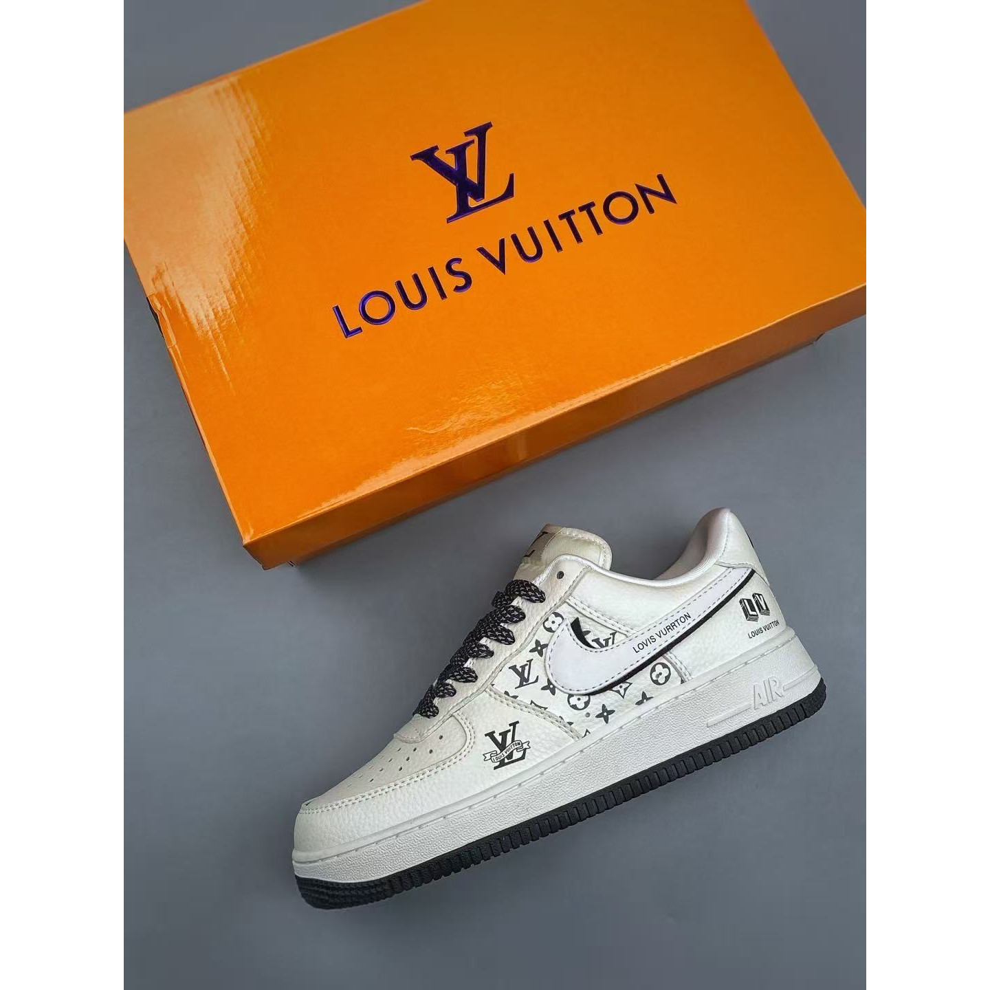 <p>Nike Air Force1 07 low &nbsp;联名款(白)</p>