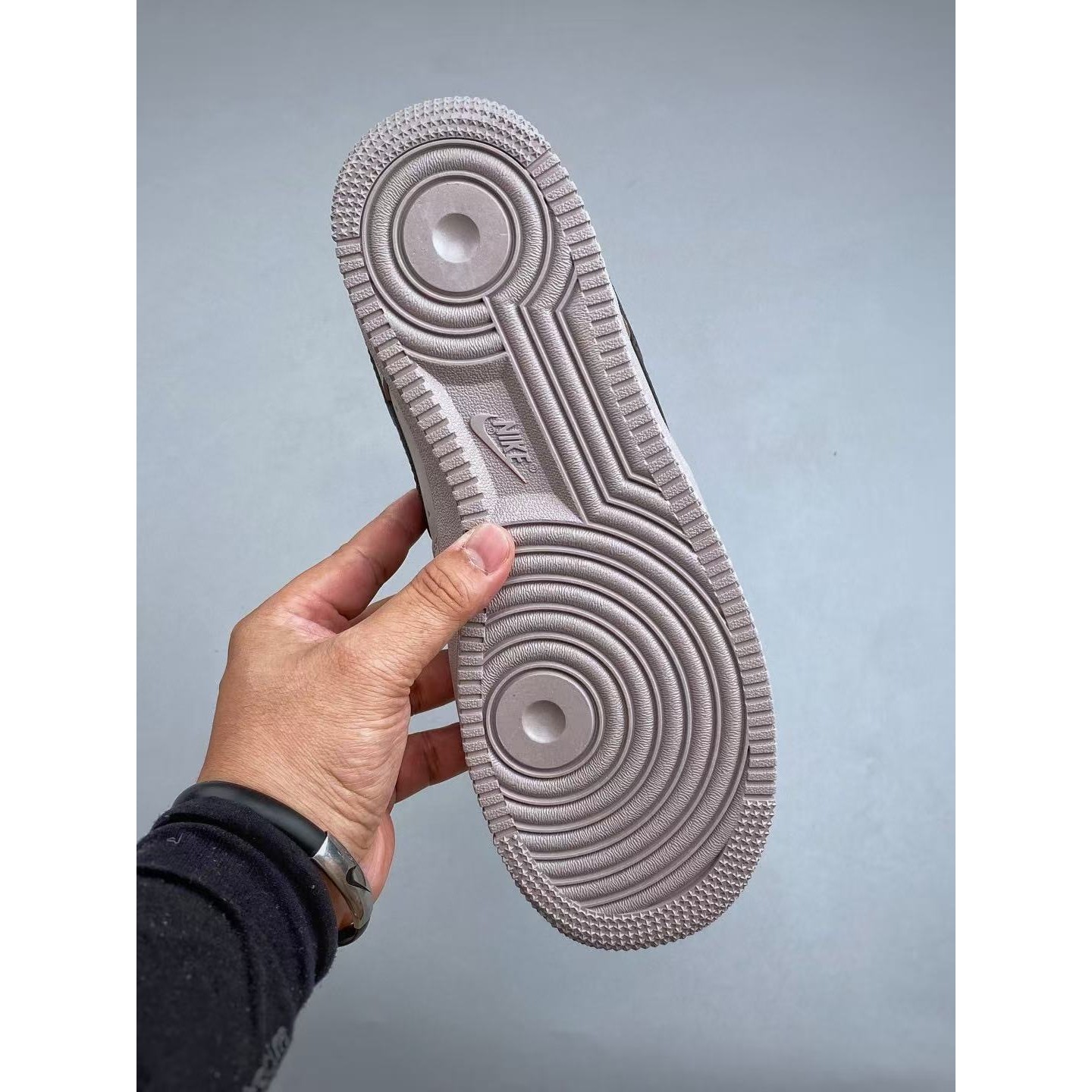 <p>NIKE AIR FORCE 1 LOW&nbsp; 运动鞋</p>
