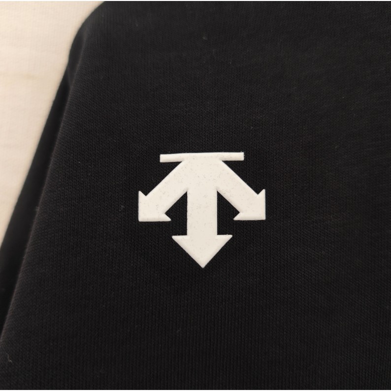 <p>DESCENTE 圓領長袖T恤</p>