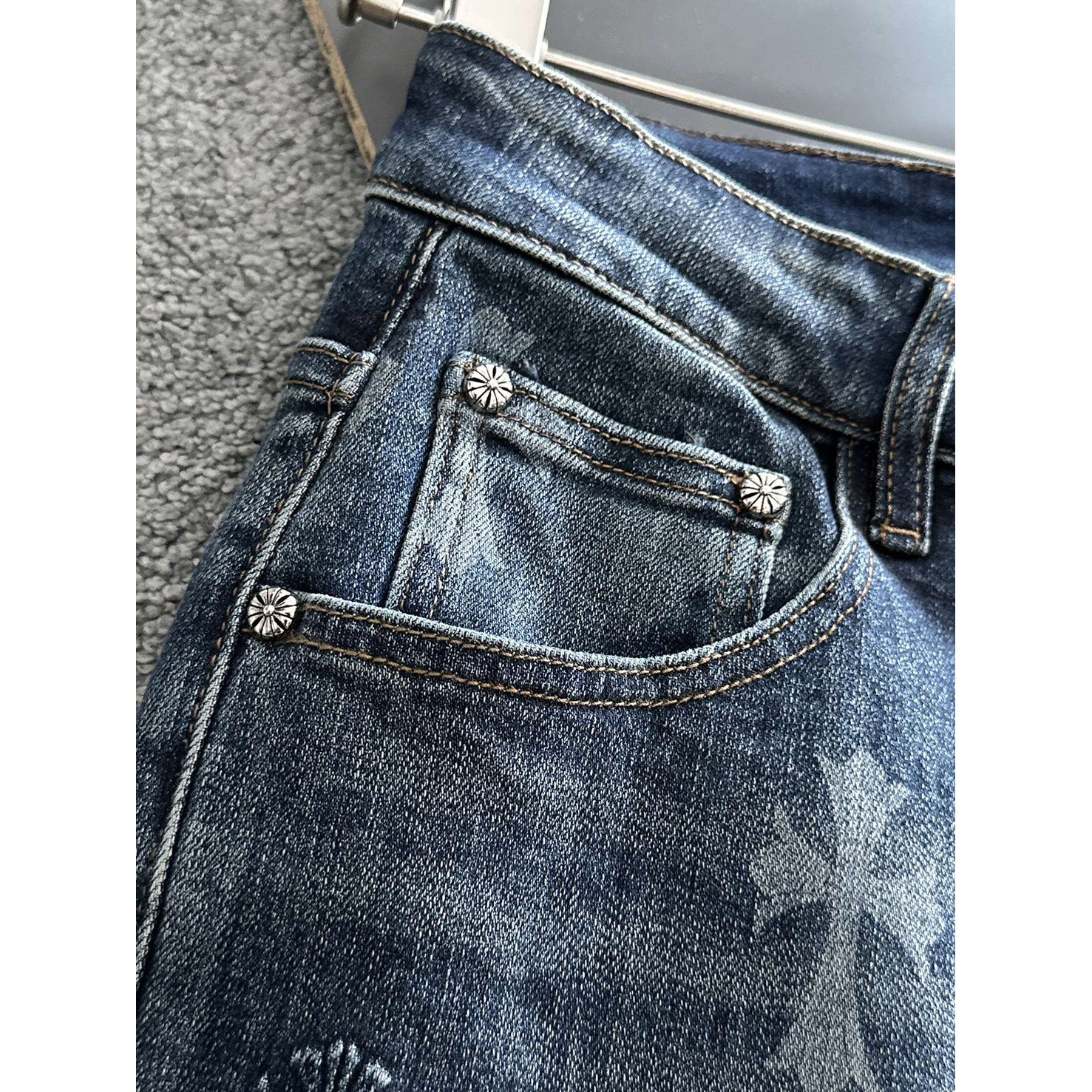 <p>CHROME HEARTS&nbsp;<span style="font-size:13px">高品质牛仔裤</span></p>