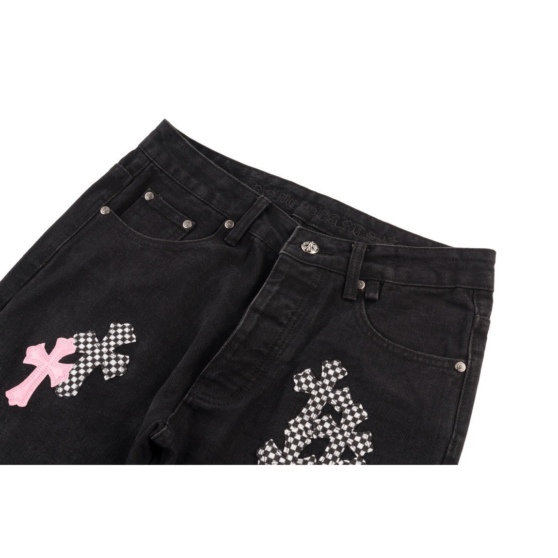 <p>CHROME HEARTS 樱花粉棋盘格十字拼皮牛仔裤(1808#)</p>

<p>&nbsp;</p>