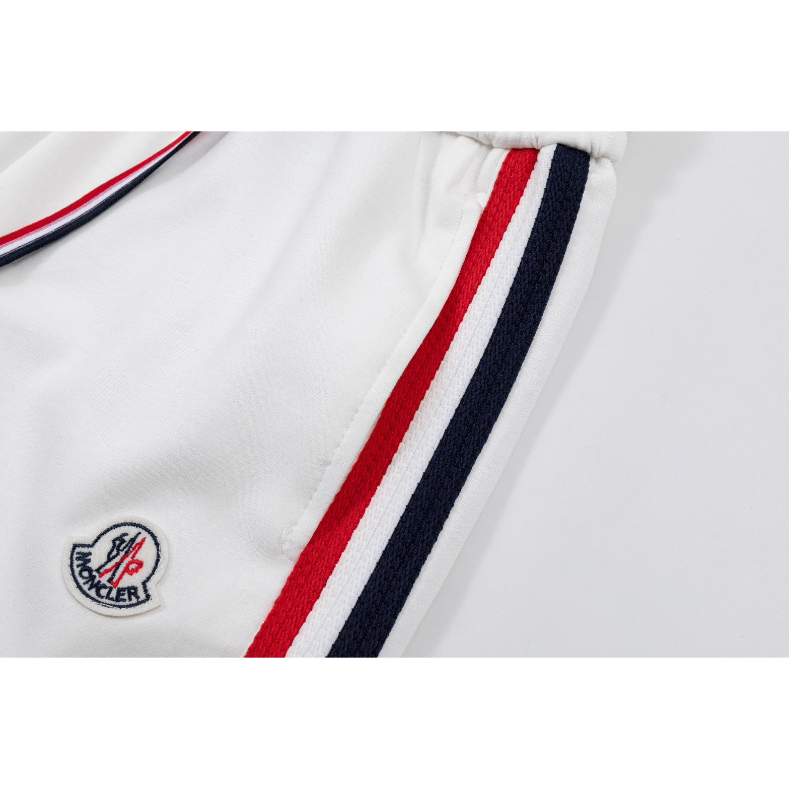 <p>MONCLER 休闲短裤(白)</p>