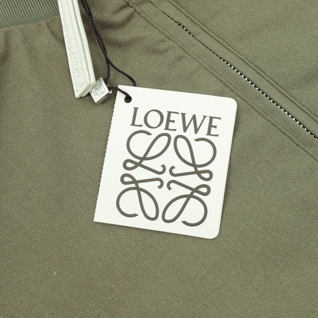 <p>LOEWE 经典LOGO刺绣夹克外套(綠)</p>