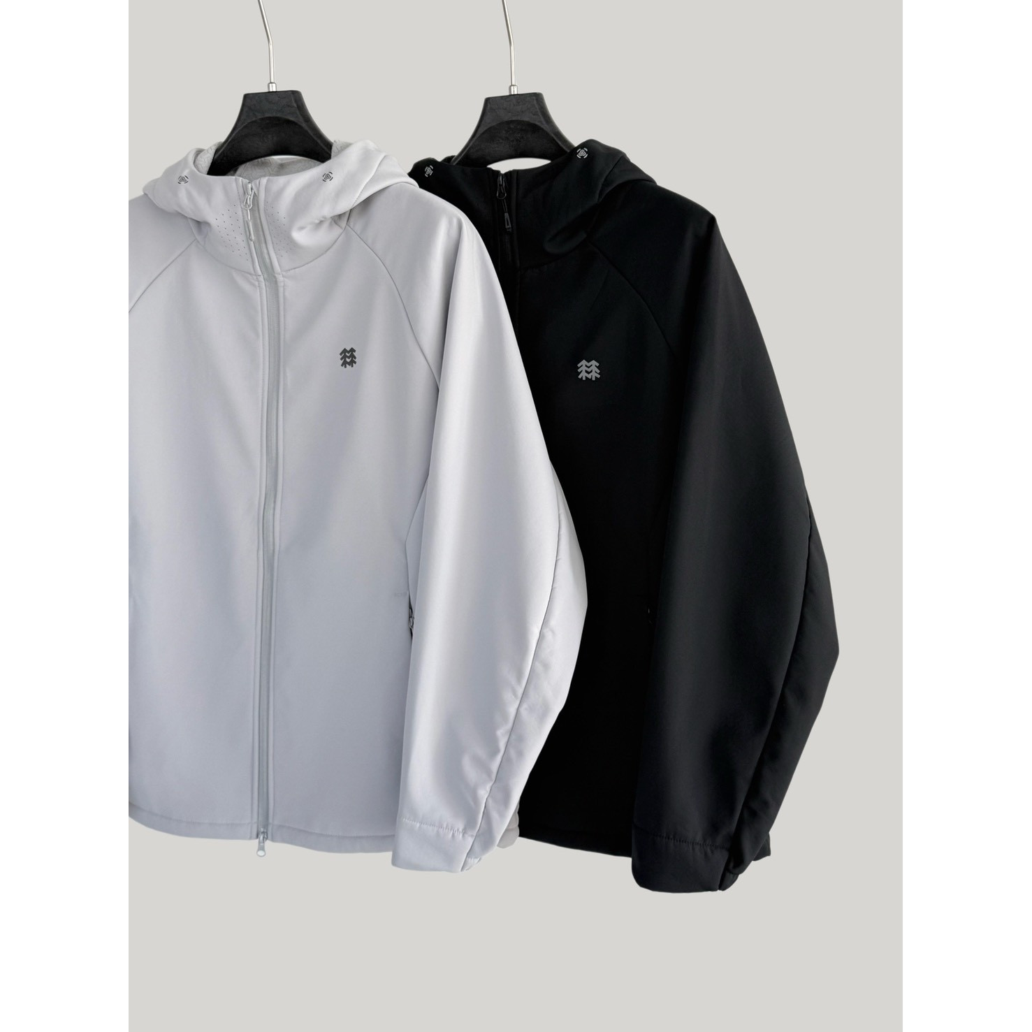 <p>KOLON SPORT 冲锋衣连帽款(浅灰)</p>