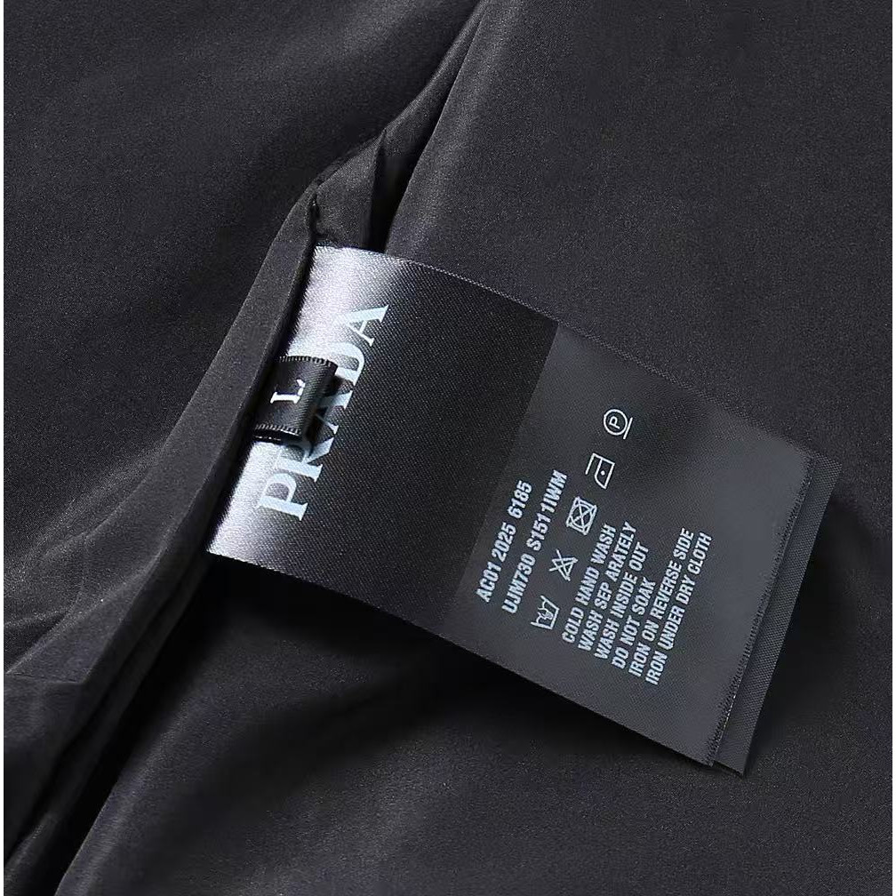 <p>PRADA 男士夹克外套(800847)</p>