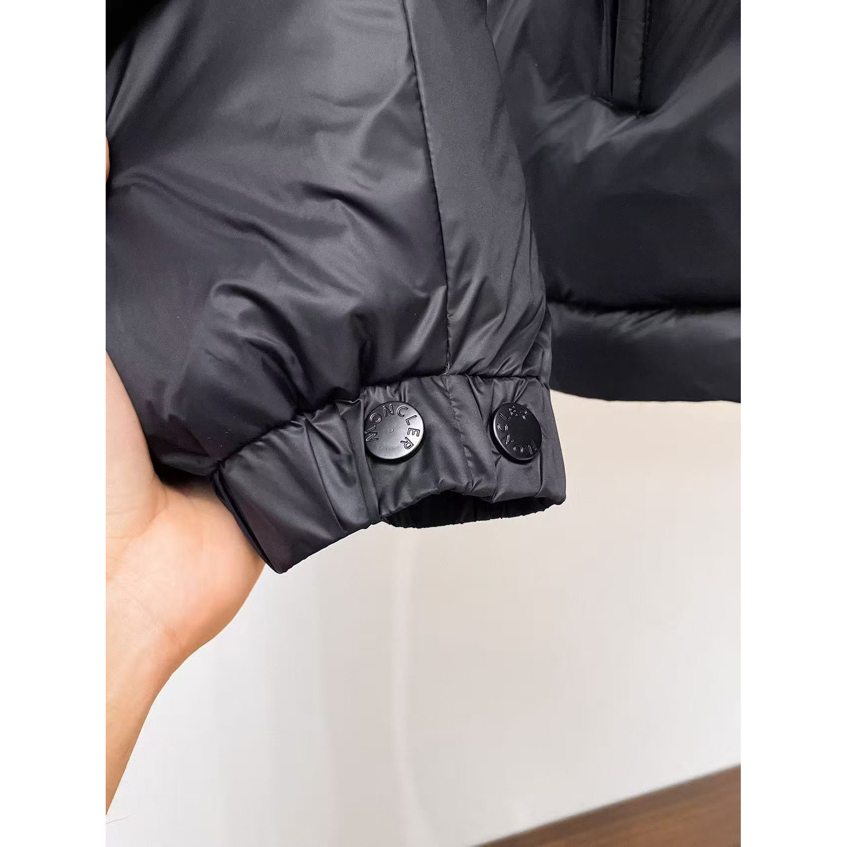 <p>MONCLER 秋冬新款羽绒服(黑)</p>