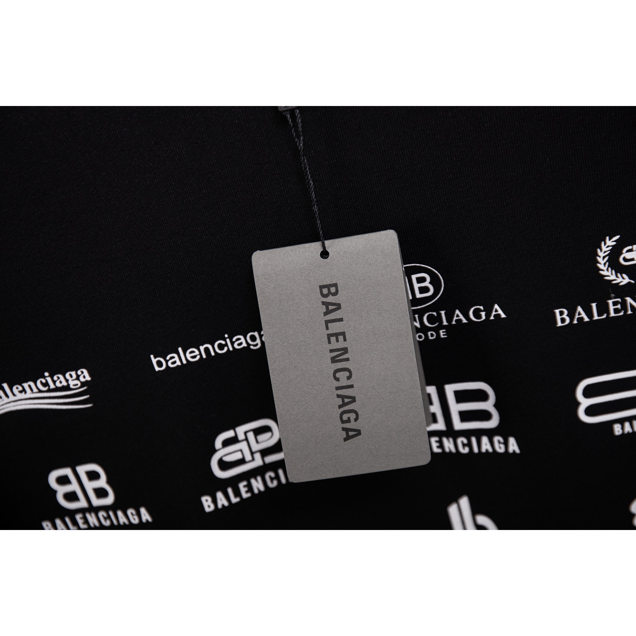 <p>Balenciaga&nbsp;圆领长袖T(X488黑)</p>