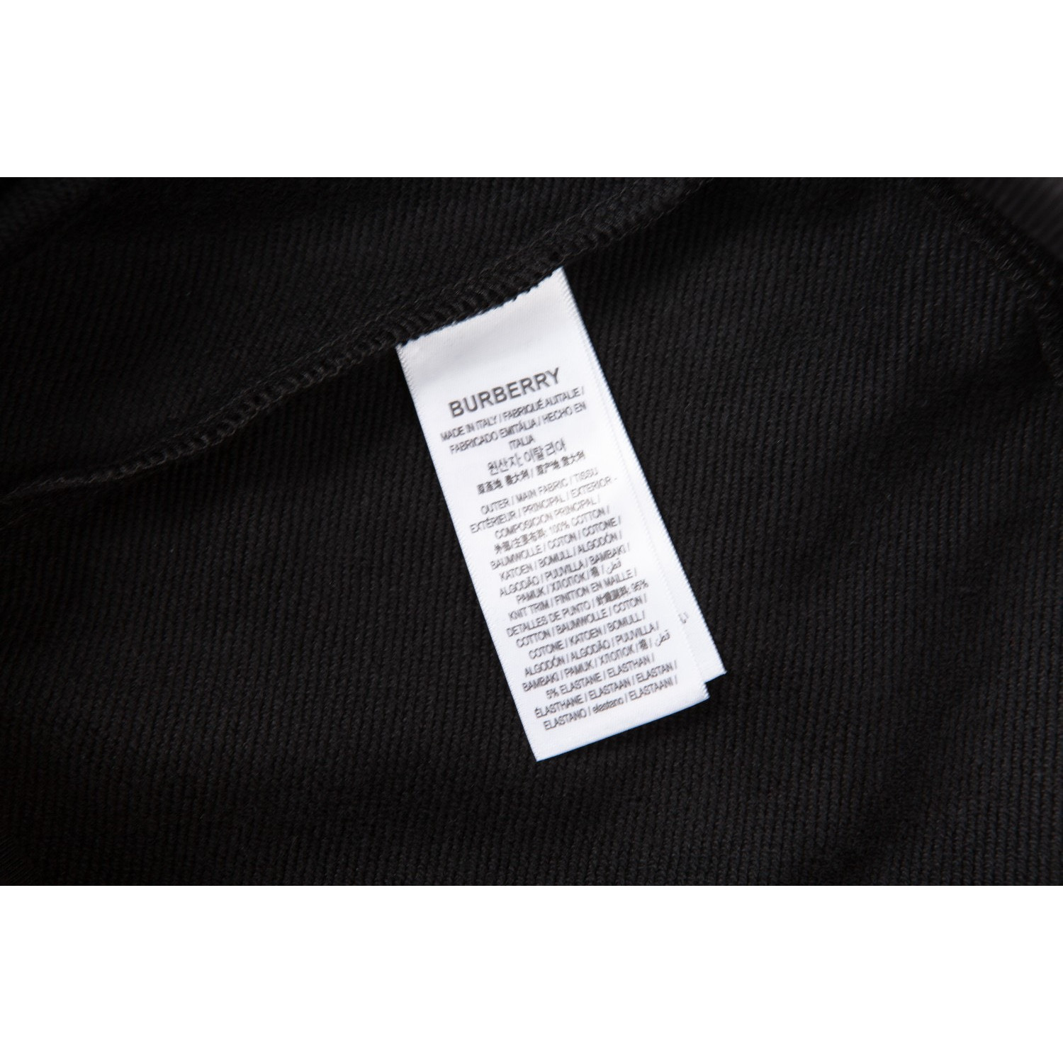<p>Burberry 战马logo绣花连帽开衫卫衣(黑)</p>