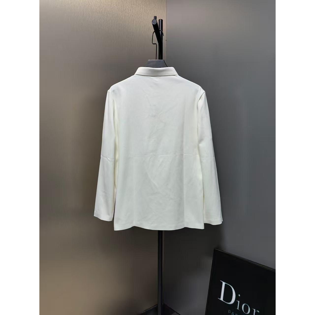 <p>Descente 翻领长袖打底(米白)</p>