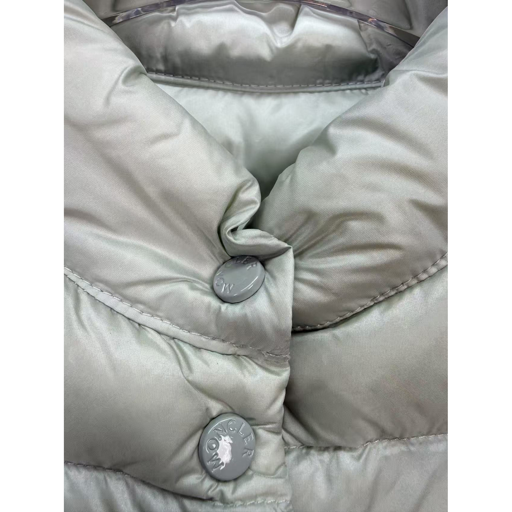 <p>Moncler Liane女士立领羽绒服(綠)</p>