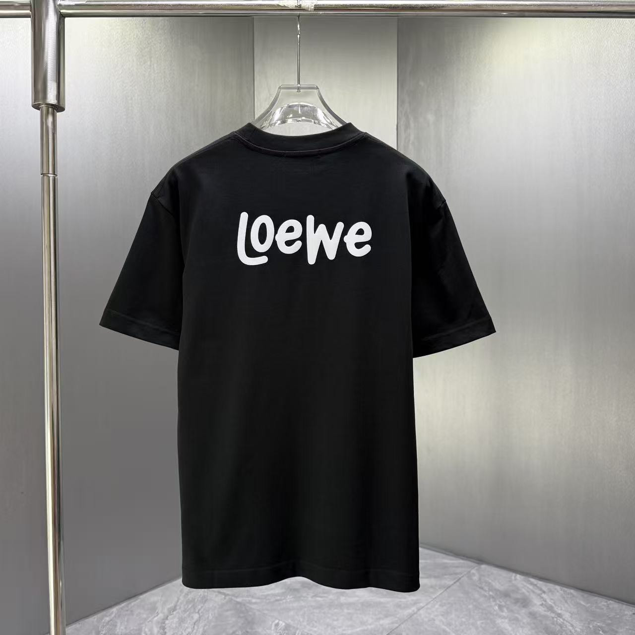 <p>Loewe 短袖T恤(黑)</p>