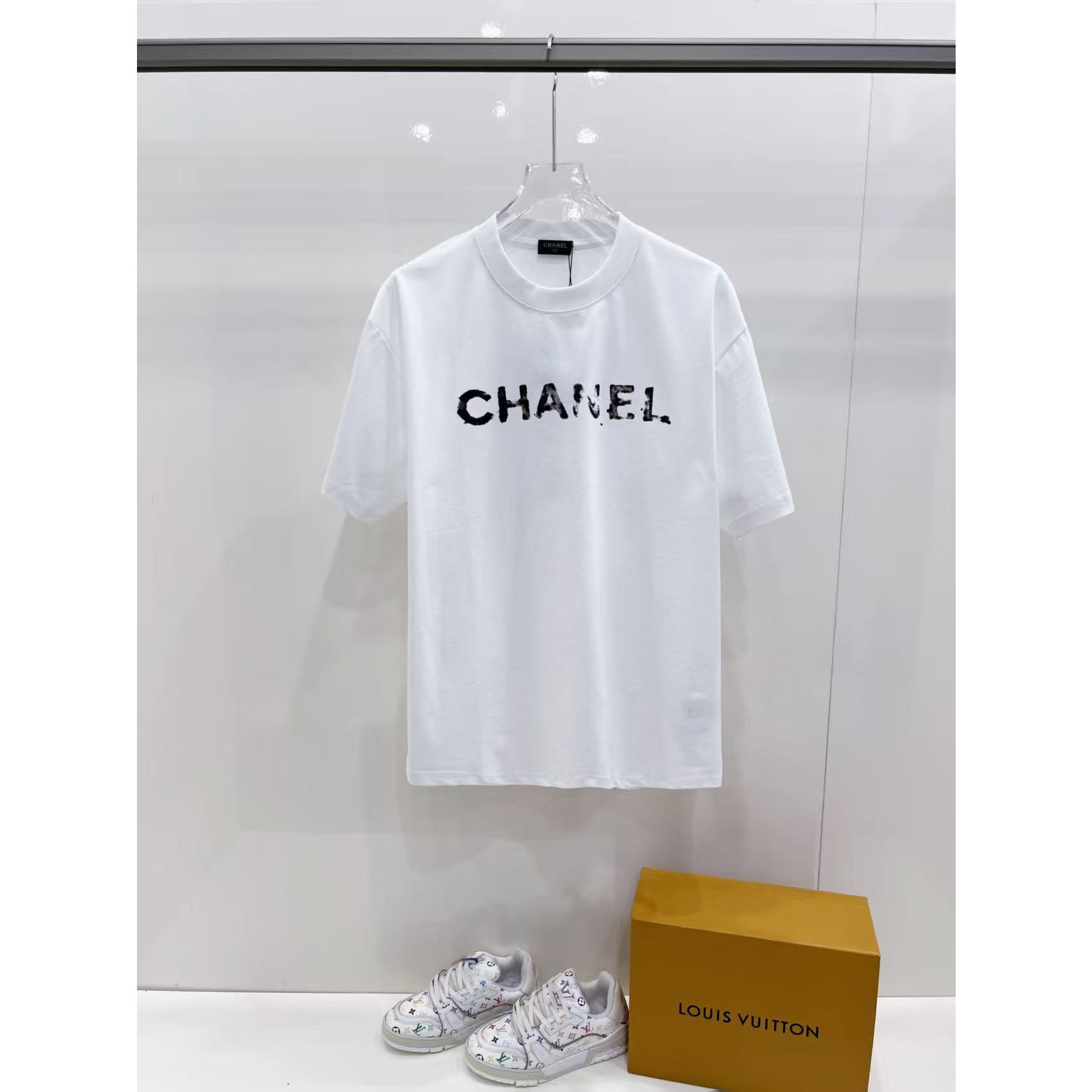 <p>CHANEL 短袖圆领T恤(白)</p>