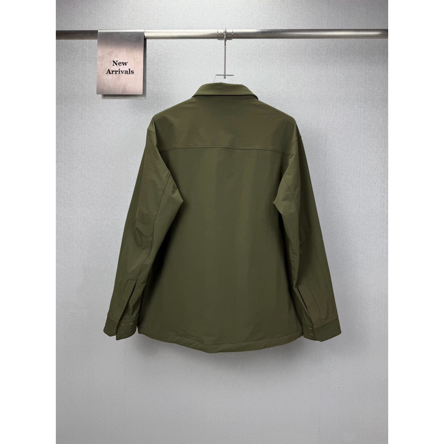 <p>Arc'teryx 情侣款翻领夹克外套(军绿色)</p>