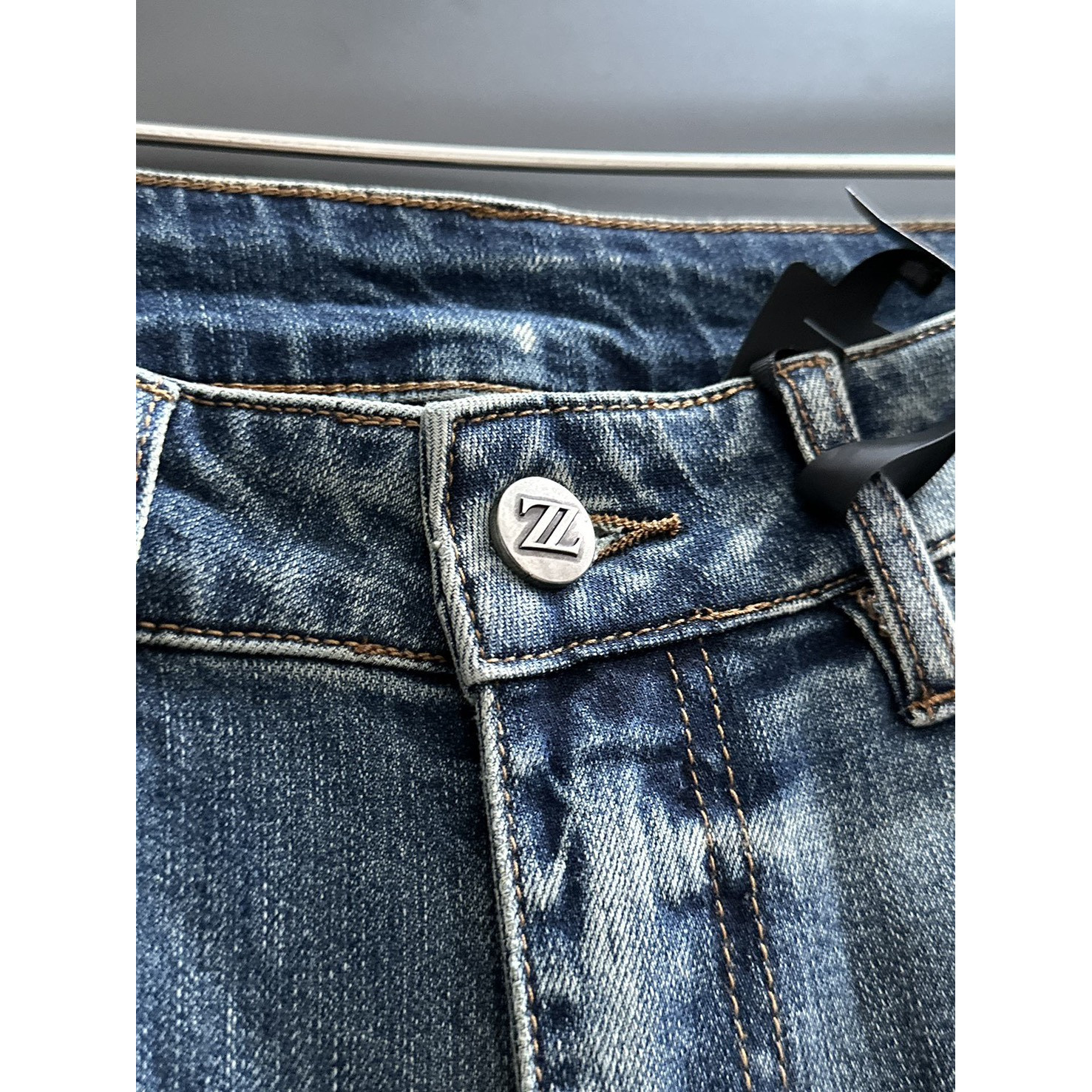 <p>Ermenegildo Zegna 高品质牛仔裤(淺藍)</p>