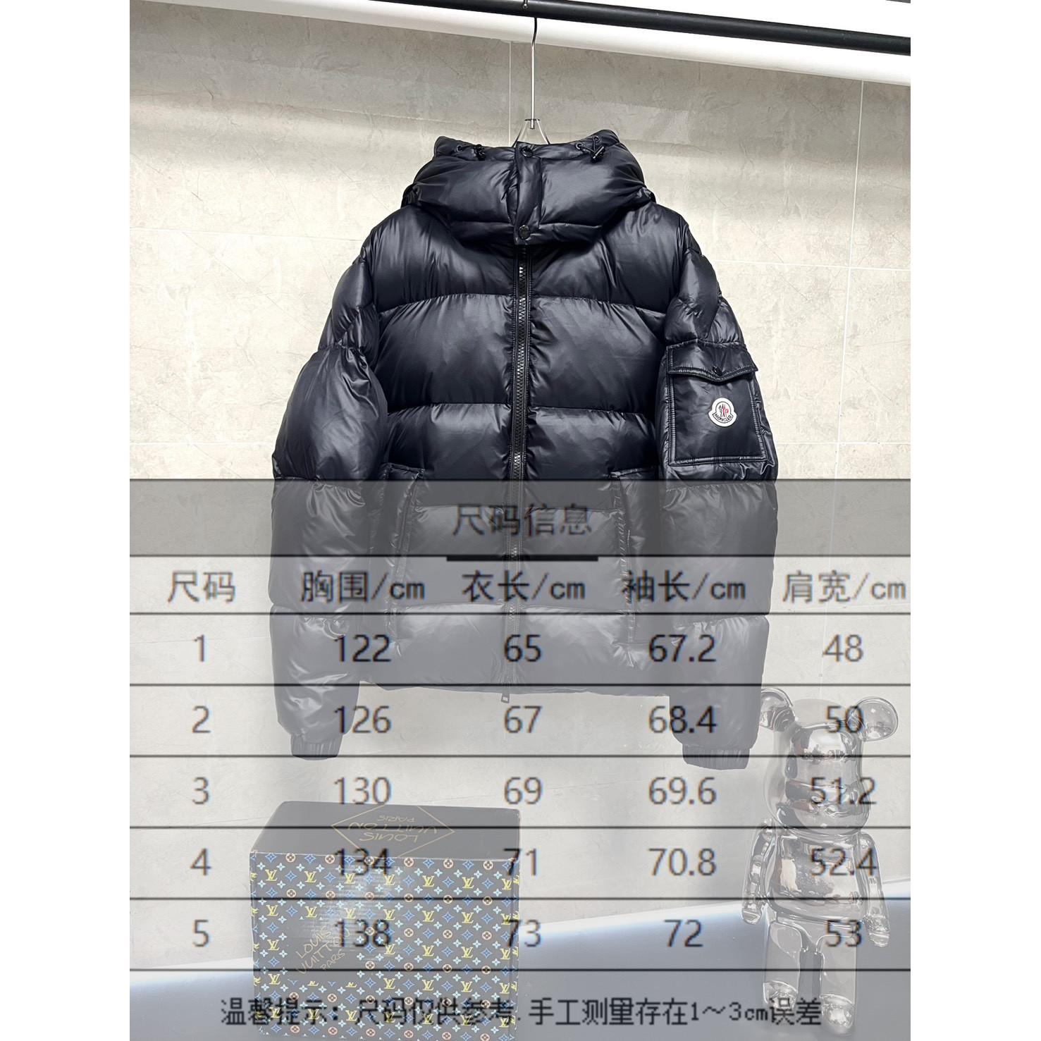<p>Moncler 羽绒服 (黑)</p>
