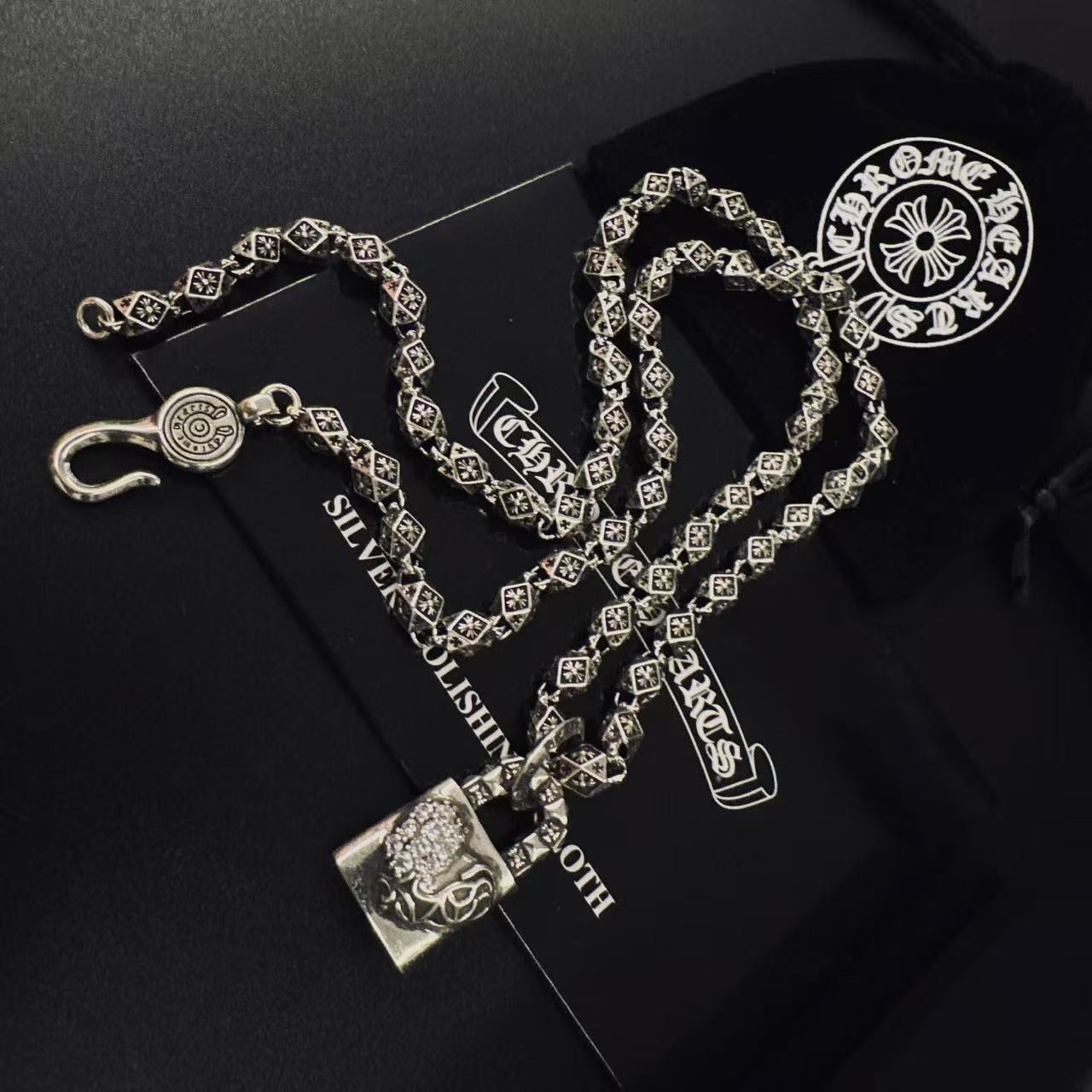 <p>CHROME HEARTS&nbsp;项链</p>