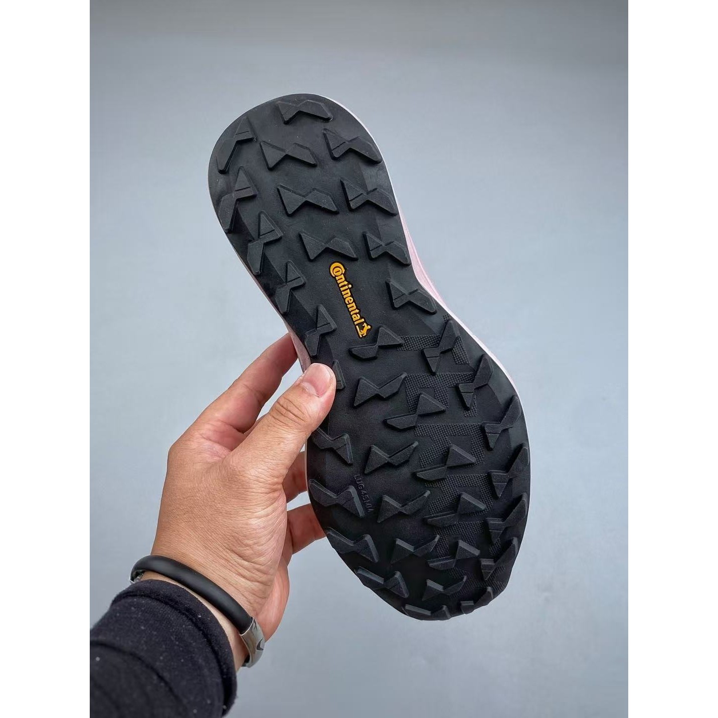 <p>adidas Terrex Agravic 4 越野跑鞋 (粉)</p>