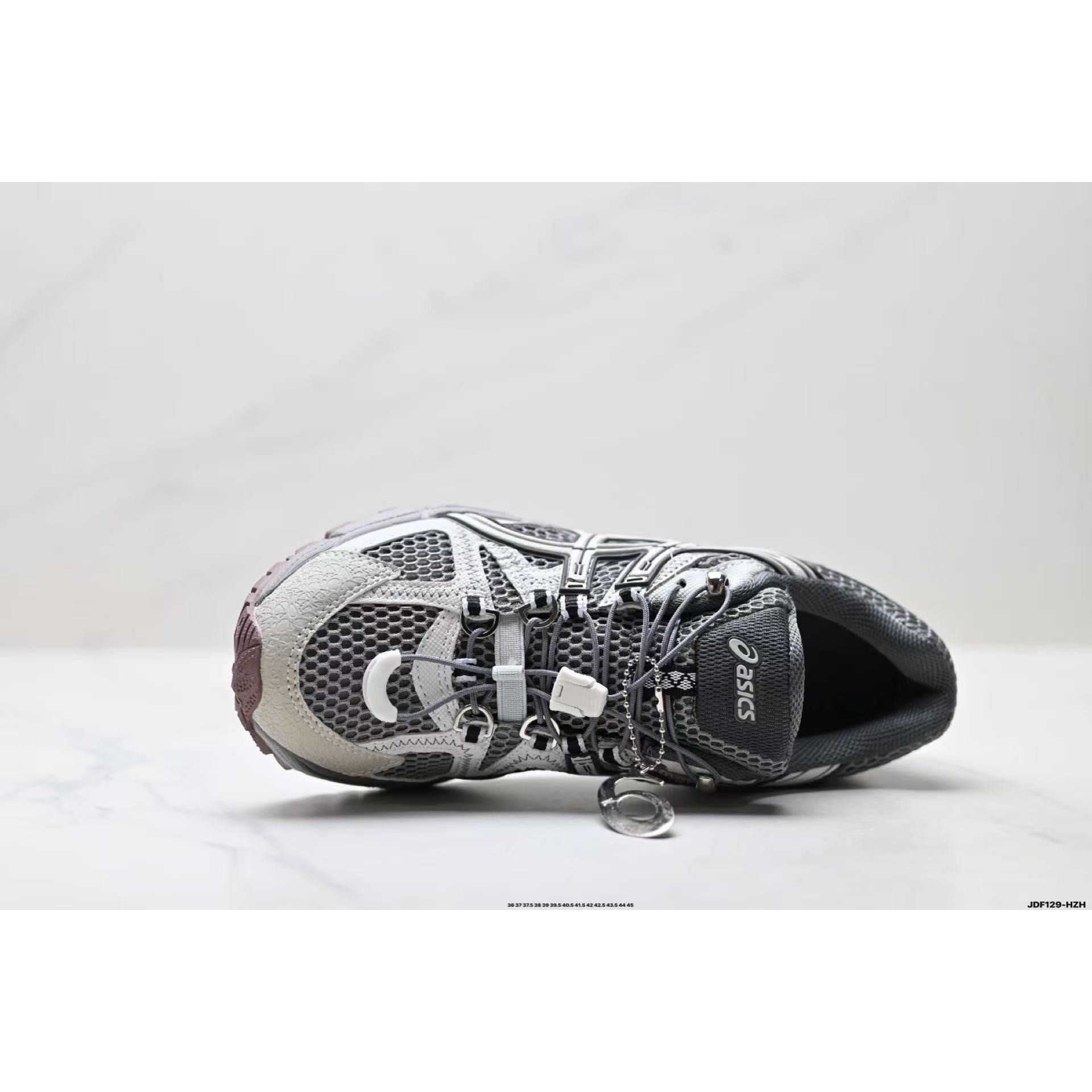 <p>Asics Gel-Kahana 8 FL&nbsp; 经典户外跑鞋(灰)</p>