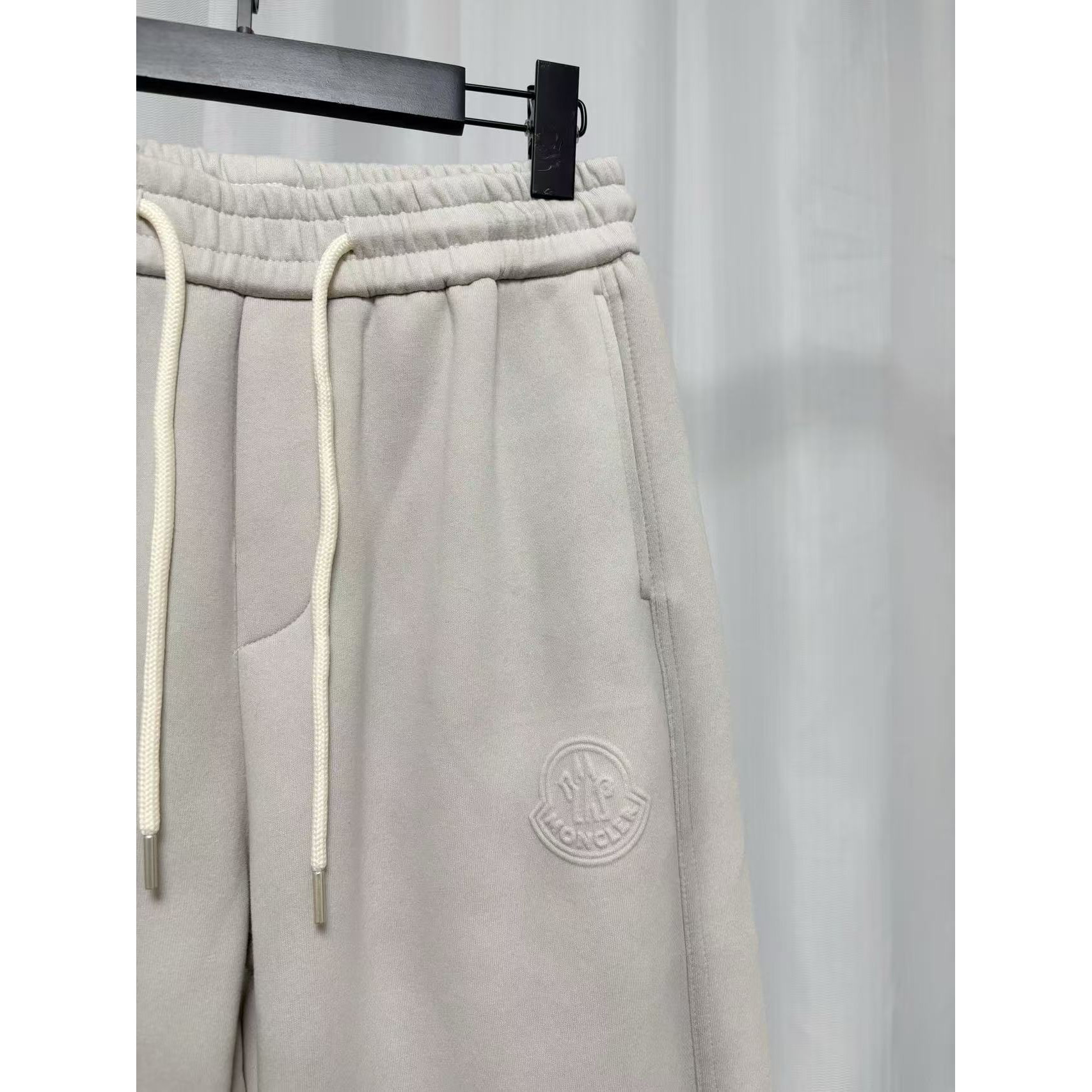 <p>Moncler 休闲长裤(白)</p>