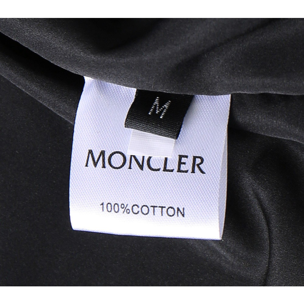 <p>Moncler 新款男士夹克外套</p>