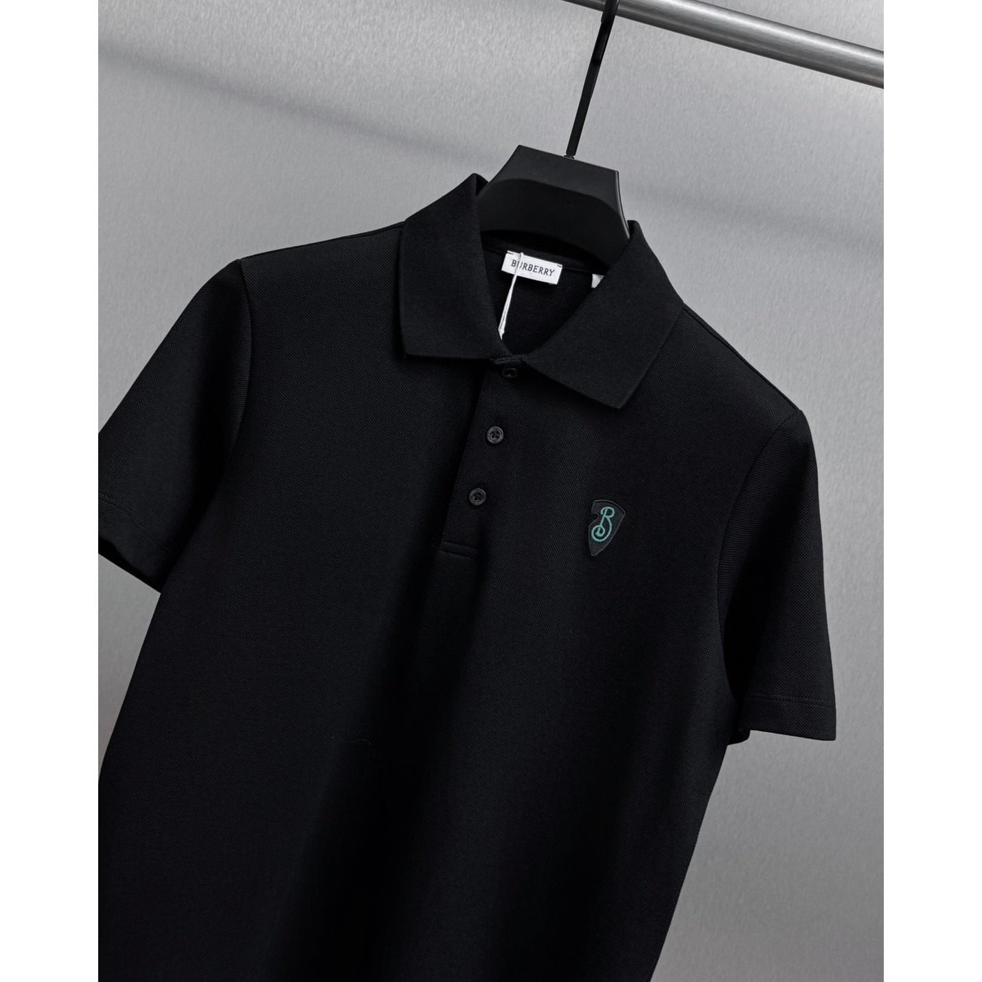 <p>BURBERRY 短袖翻领polo衫(黑)</p>