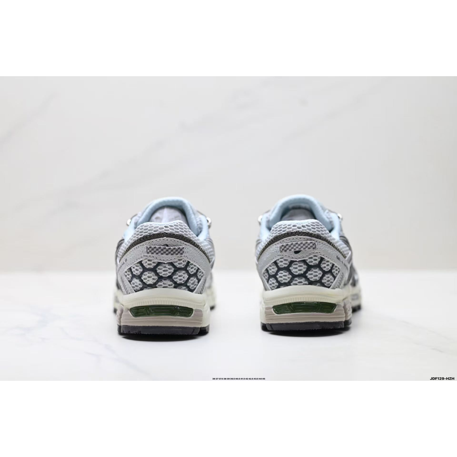<p>Asics Gel-Kahana 8 FL&nbsp; 经典户外跑鞋(白)</p>