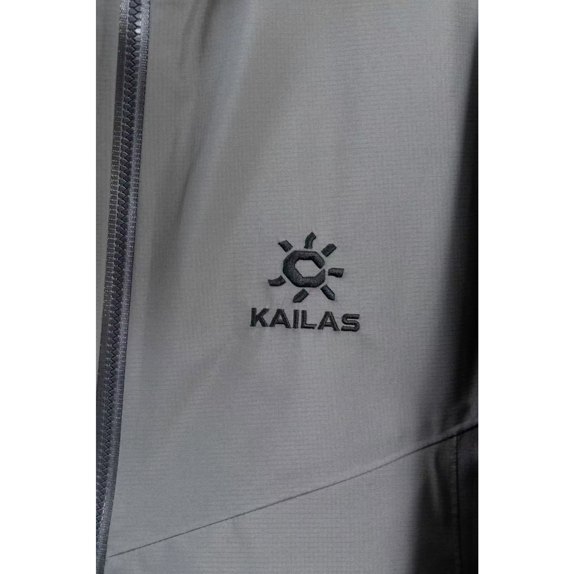 <p>KAILAS 双开拉链轻薄冲锋衣(石莲灰)</p>