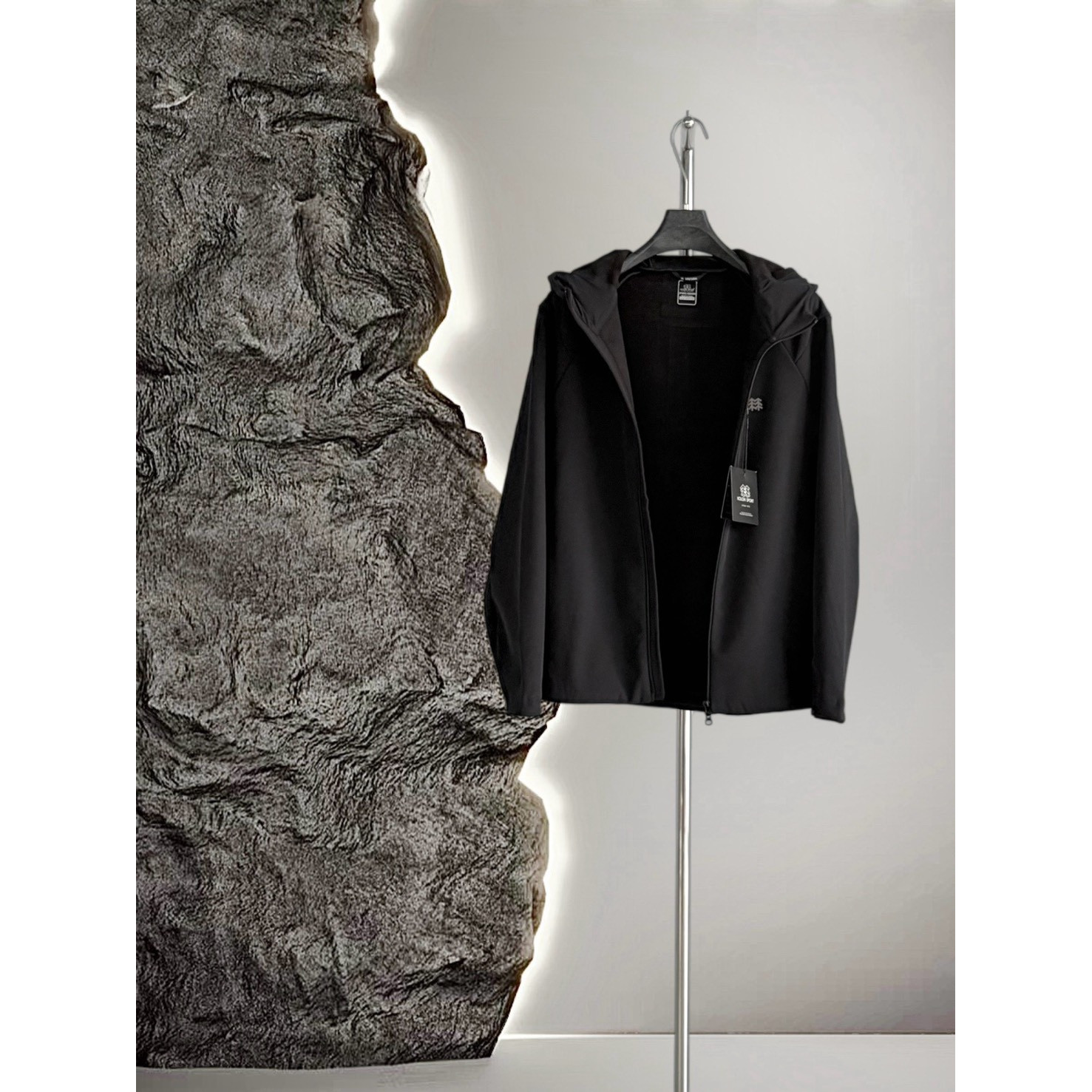 <p>KOLON SPORT 软壳加薄绒冲锋衣(黑)</p>