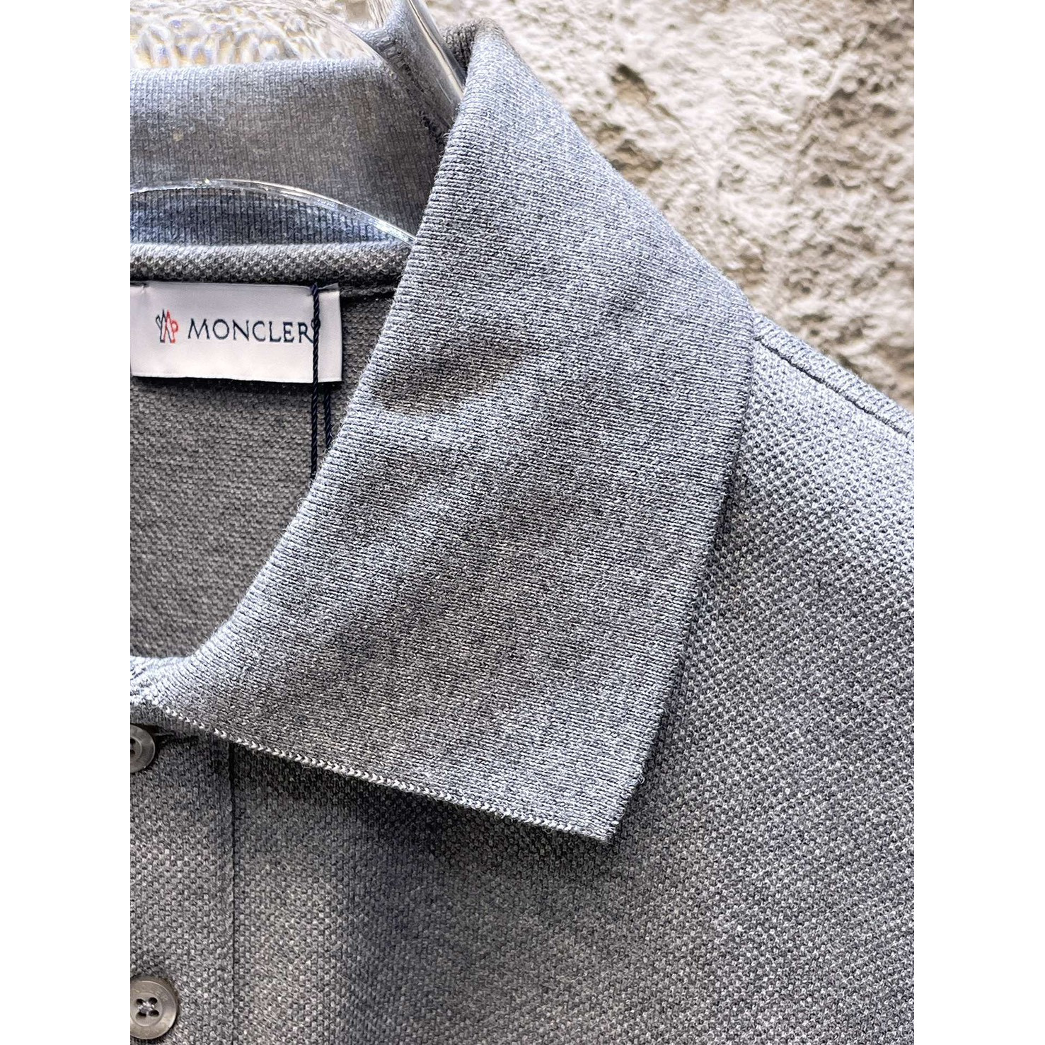 <p>MONCLER&nbsp;短袖翻领polo衫(灰)</p>