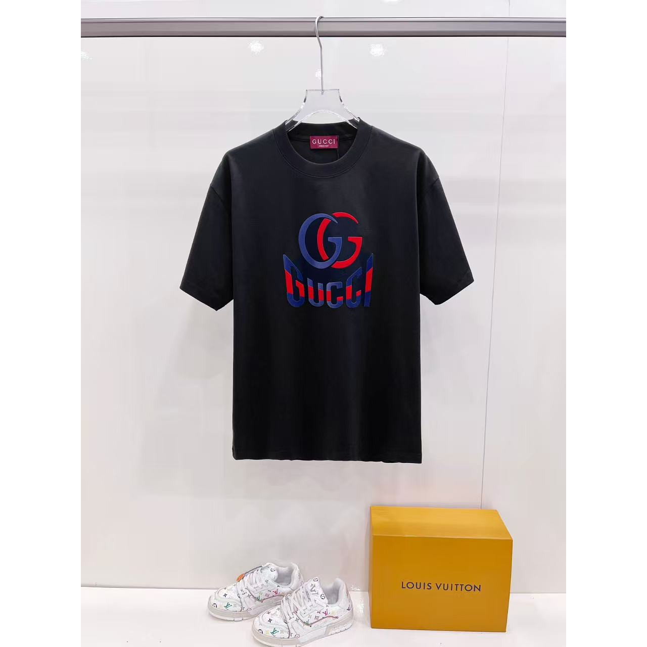<p>GUCCI 短袖圆领T恤(黑)</p>