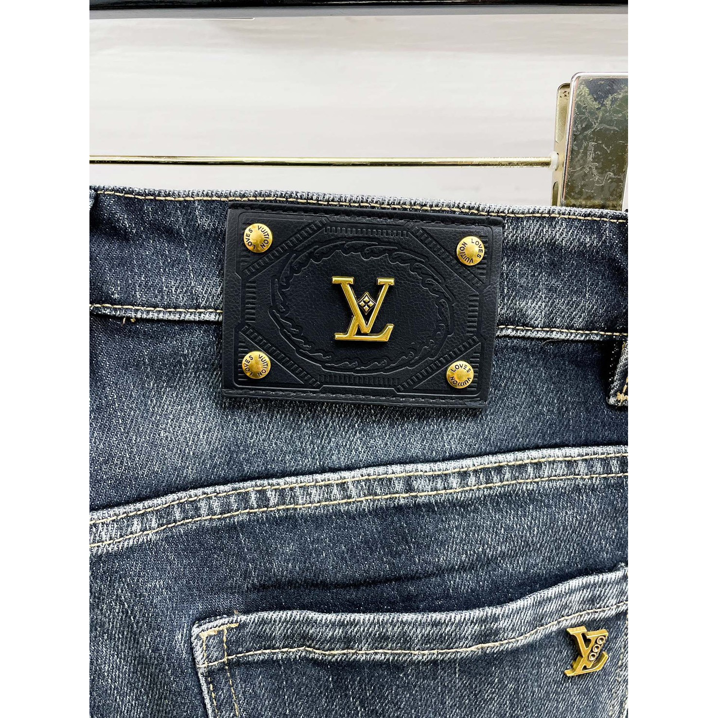 <p>LV&nbsp;高品质牛仔裤</p>