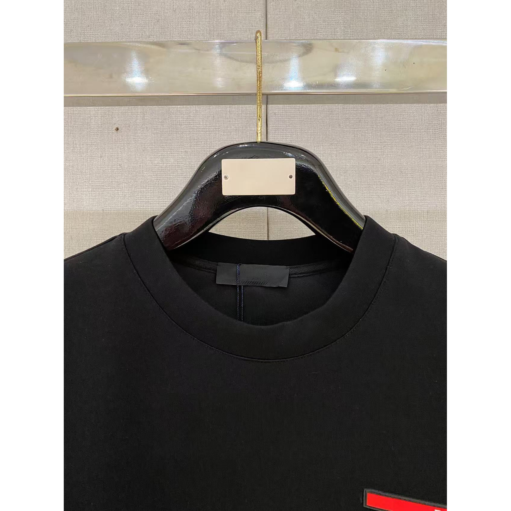 <p>PRADA 太空棉卫衣(黑)</p>