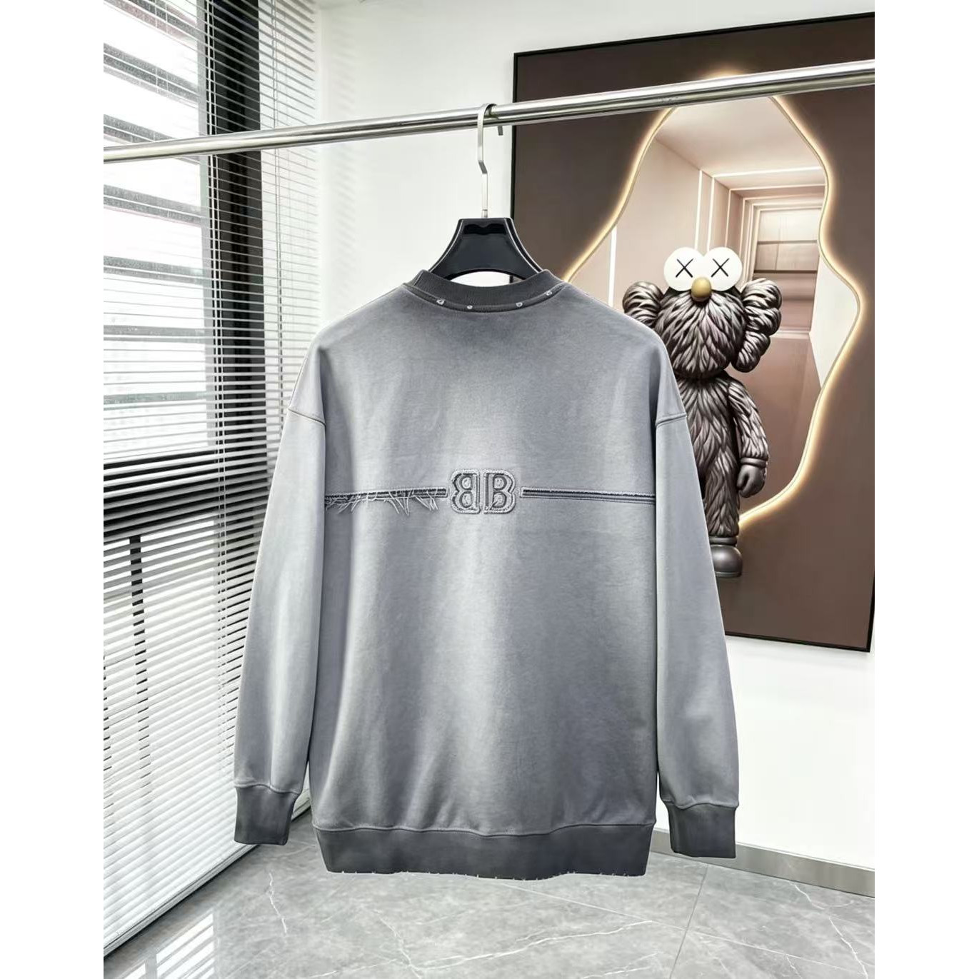 <p>Balenciaga 圓領長袖T恤(洗水灰)</p>