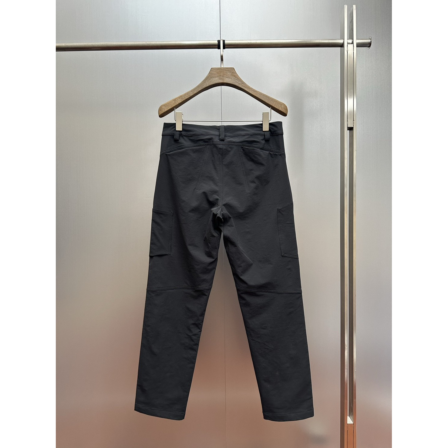 <p>ARC'TERYX 户外机能防风防泼水多口袋休闲长裤</p>