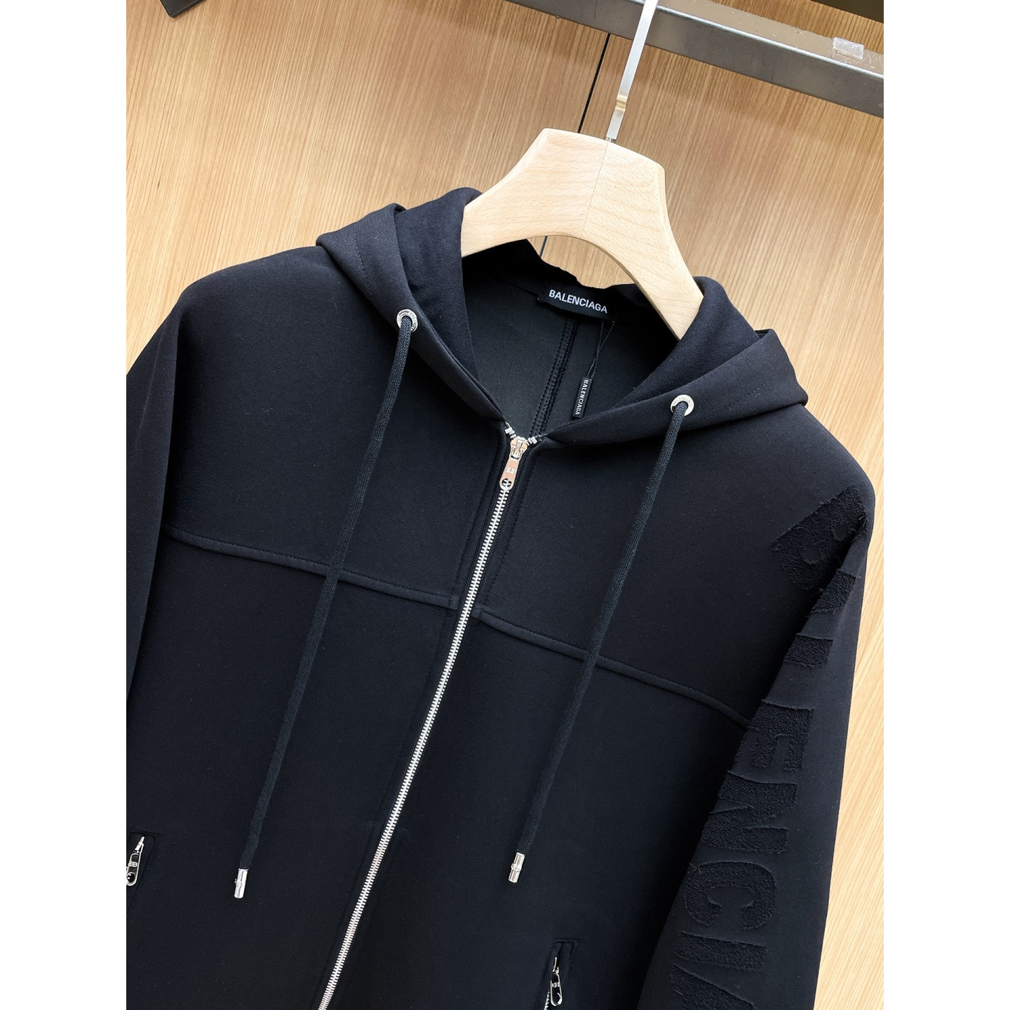 <p>Balenciaga&nbsp;套裝(黑)</p>