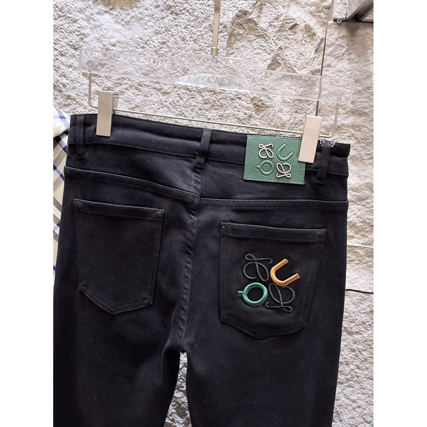 <p>LOEWE&nbsp;高端牛仔裤(黑)</p>