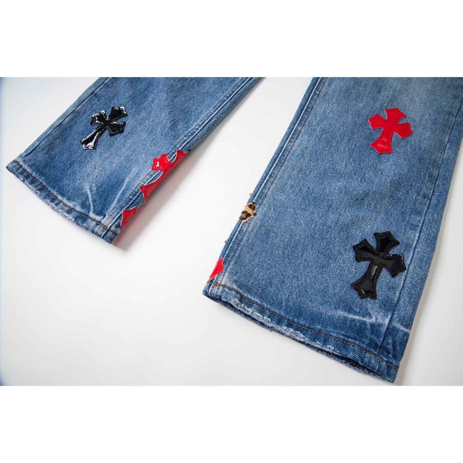 <p>CHROME HEARTS 蓝裤牛仔拼红黑豹纹多皮牛仔裤(1799#)</p>

<p>&nbsp;</p>