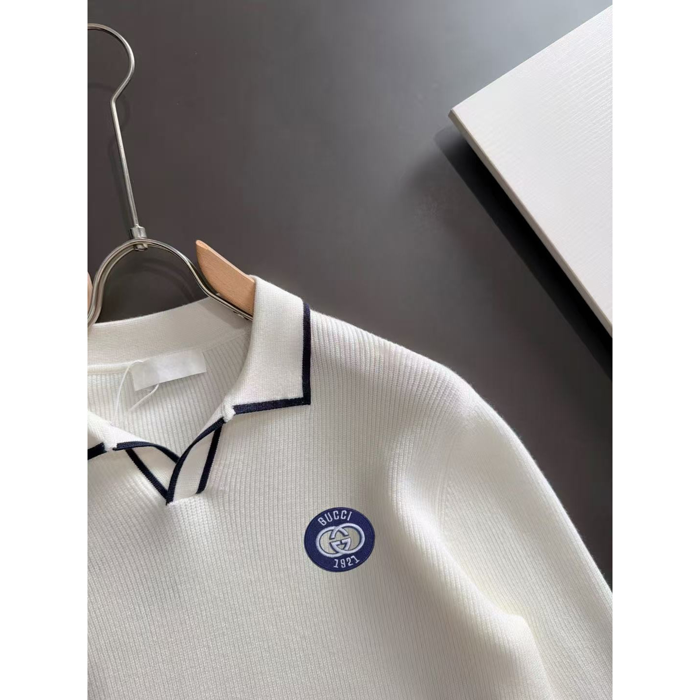 <p>GUCCI&nbsp;秋冬官网最新毛衣(白)</p>