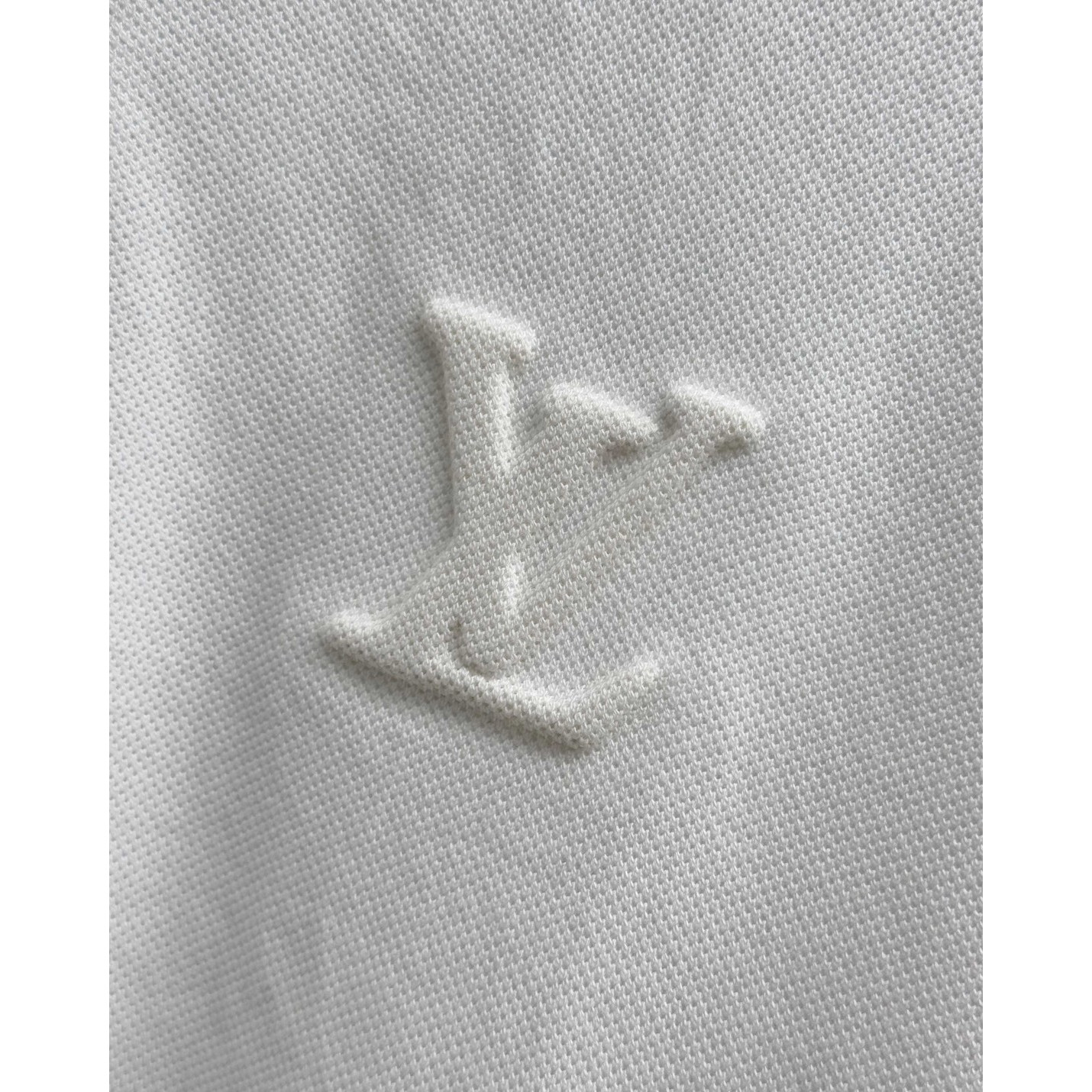 <p>LV&nbsp;短袖翻领polo衫(白)</p>
